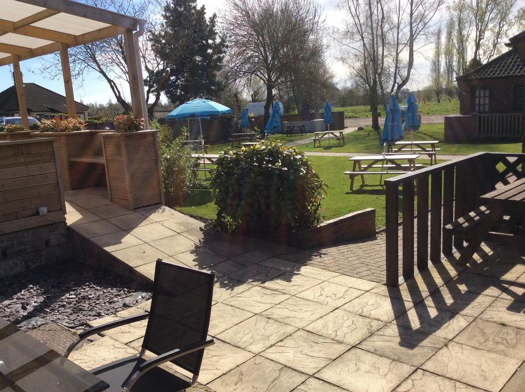 The Swan Motel, Gillingham Beccles Buitenkant foto