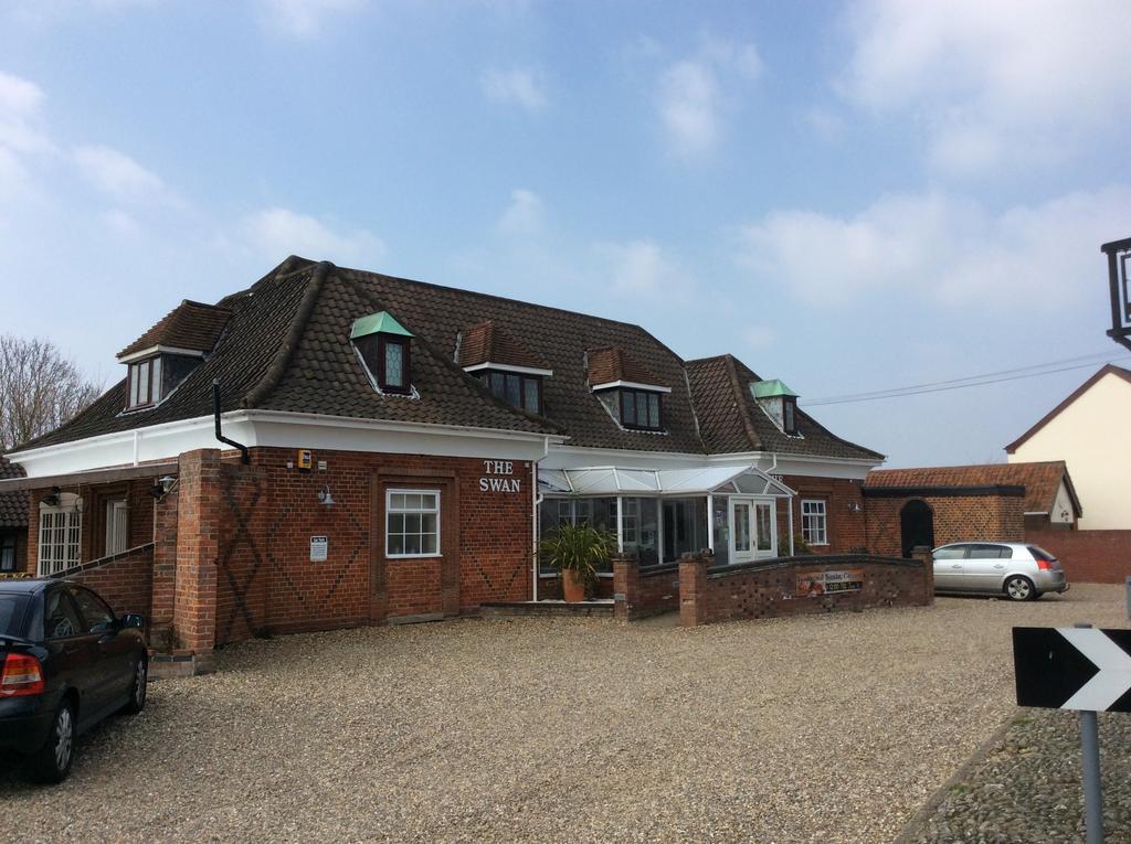 The Swan Motel, Gillingham Beccles Buitenkant foto